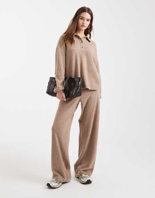 Miss Selfridge - Pantaloni con fondo ampio in jersey spazzolato color cammello in coordinato