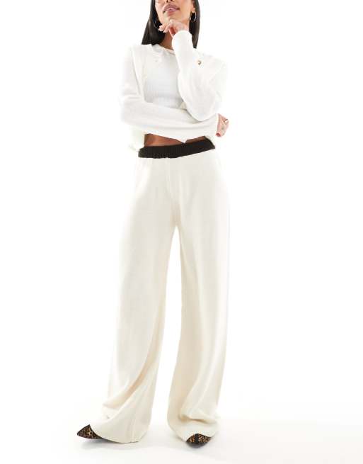 Miss Selfridge - Pantaloni con fondo ampio in maglia con fascia in vita color cioccolato a contrasto