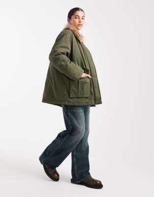 Miss Selfridge - Parka in Khaki mit Kunstpelz-Kragen-Grün