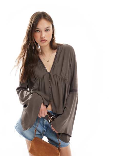 Miss Selfridge - Peplum blouse met uitlopende mouwen en knoopsluiting in chocoladebruin - view 1