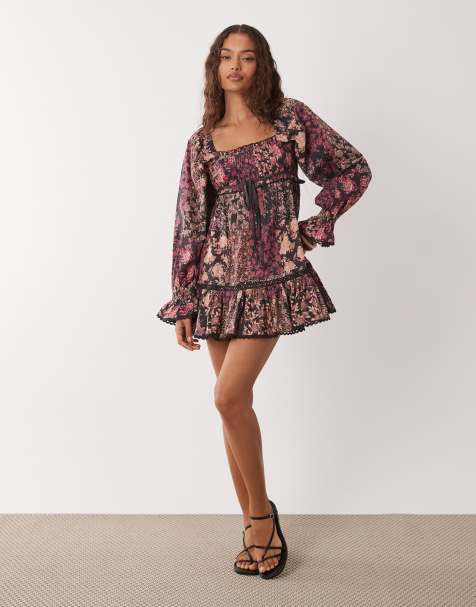 Miss Selfridge Petite - Aangerimpelde melkmeisjesjurk met patchwork bloemenprint - view 1