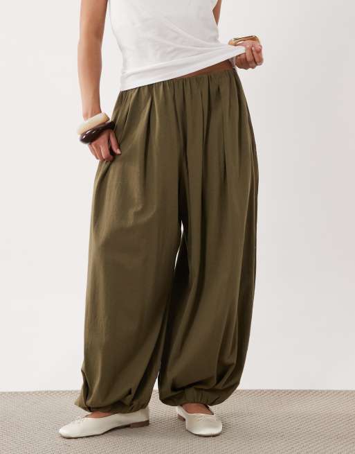 Miss Selfridge Petite balloon pants in olive, 2 of 5