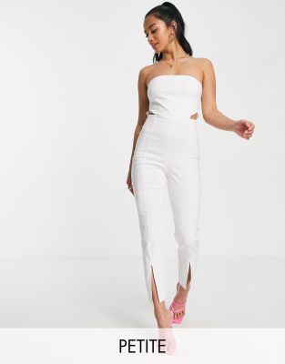 Miss Selfridge Petite - Bandeau-Jumpsuit aus Bengaline in Weiß mit Zierausschnitt