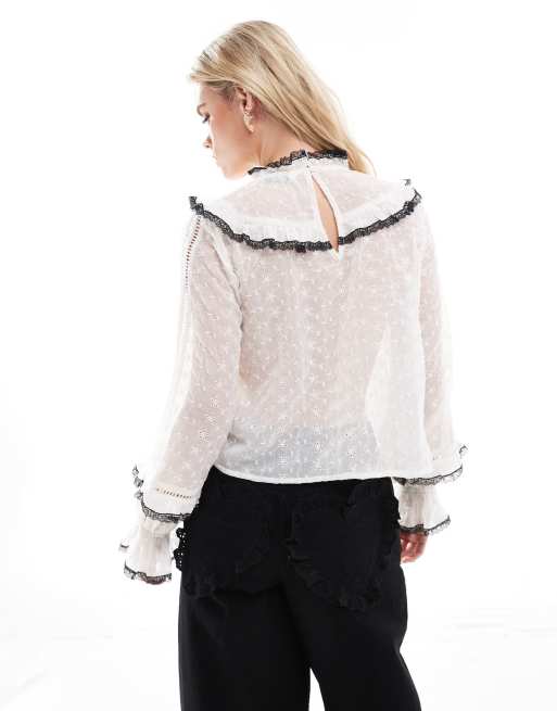 Miss Selfridge Petite - Blouse brodée classique en mousseline avec liseré noir, 3 de 4