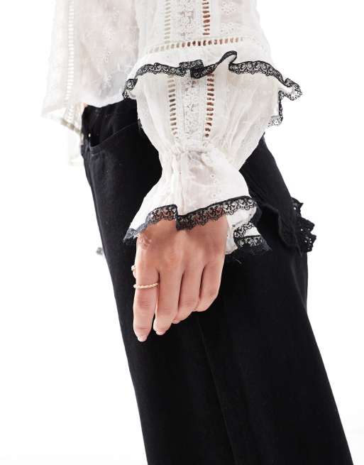Miss Selfridge Petite - Blouse brodée classique en mousseline avec liseré noir, 4 de 4