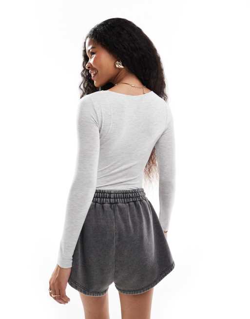 Miss Selfridge Petite - Body a maniche lunghe grigio mélange con scollo squadrato, 3 di 4
