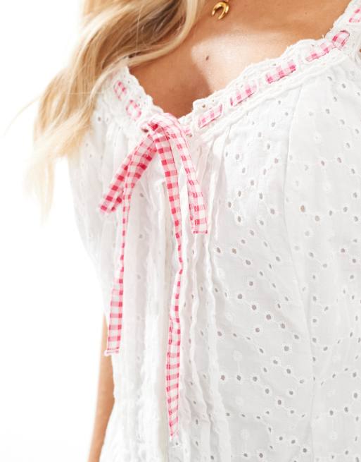 Miss Selfridge Petite - Broderet playsuit med bånd med gingham-tern, 3 af 4