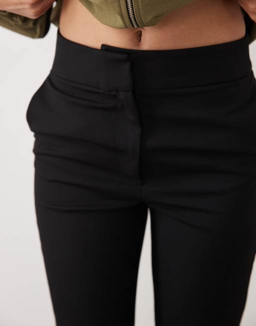Miss Selfridge Petite capribroek in zwart, 3 van 5