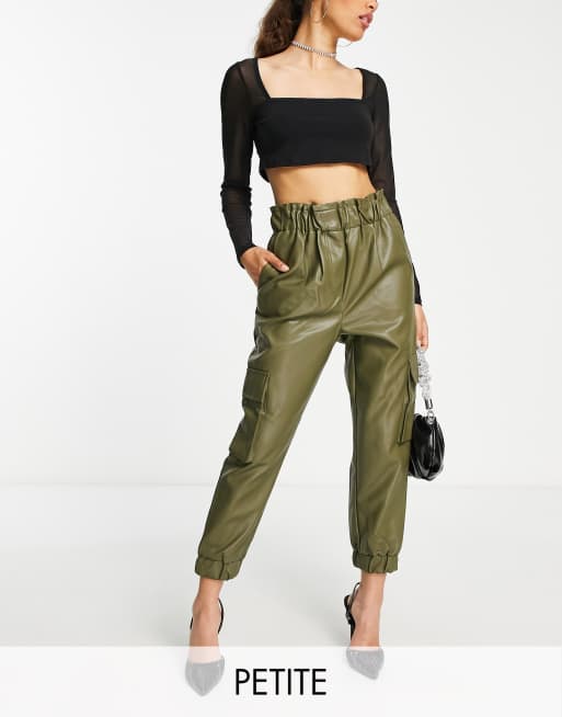 Miss Selfridge Petite – Cargohose aus Kunstleder in Khaki