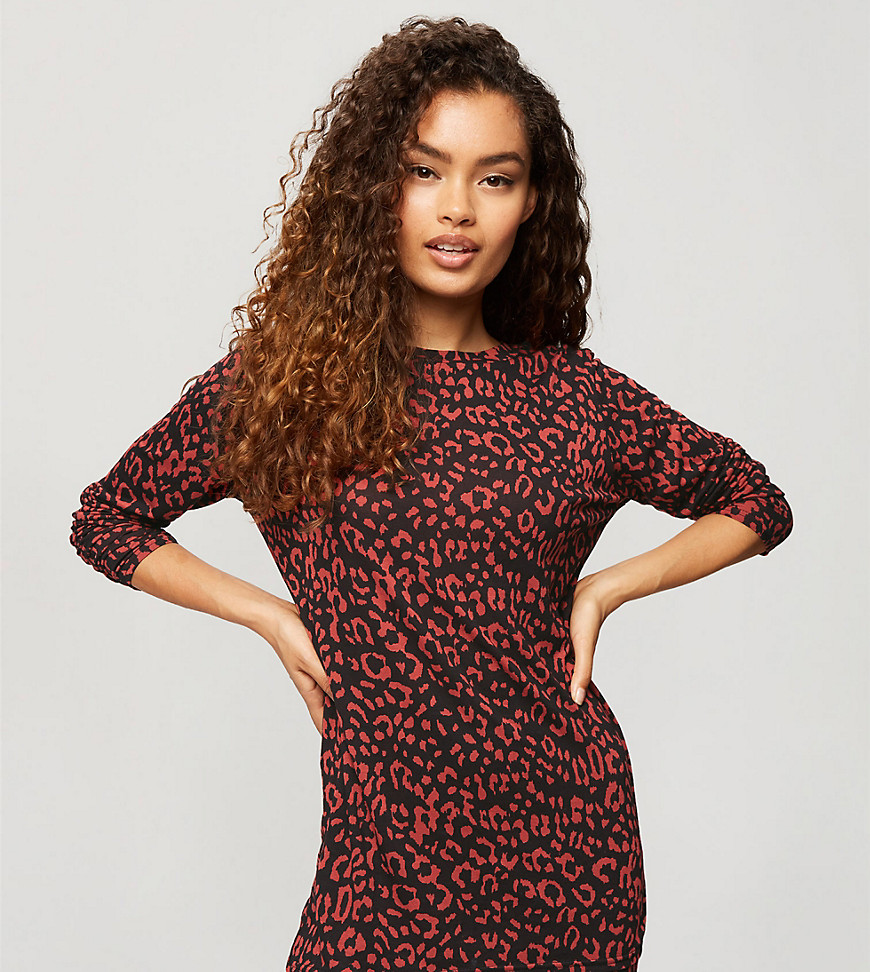 Miss Selfridge Petite - Combi-set - T-shirt in rode luipaardprint-Zwart