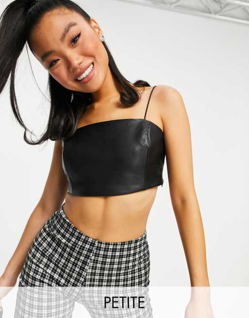 Miss Selfridge Petite - Crop top con spalline sottili in ecopelle PU