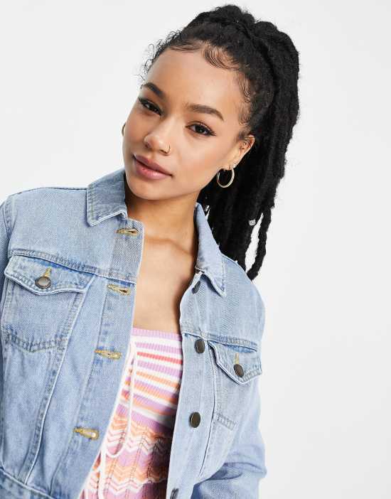 https://images.asos-media.com/products/miss-selfridge-petite-cropped-denim-jacket-in-midwash-blue/201437998-4?$n_550w$&wid=550&fit=constrain