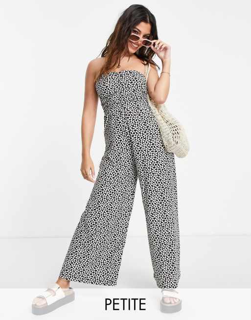 Miss Selfridge Petite – Czarno-biały marszczony kombinezon z dekoltem bandeau i wzorem w stokrotki 