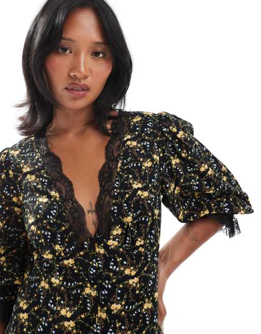 Miss Selfridge Petite – Durchgeknöpftes Maxikleid in Schwarz mit Blümchenmuster, Spitzenborte, 2 von 4