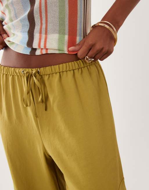 Miss Selfridge Petite - Elegante soepele broek in olijfgroen, 4 van 5