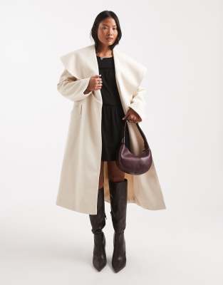 Miss Selfridge Petite - Eleganter Mantel in Creme mit Wickeldesign-Weiß