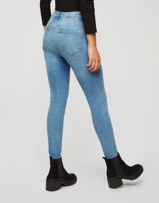 Miss Selfridge Petite – Emily – Eng geschnittene Jeans in verwaschenem Mittelblau, 2 von 4