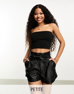faux leather belted short in black
