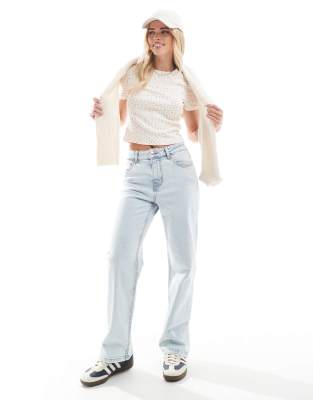 Miss Selfridge Petite - Gerade geschnittene Jeans in eisblauer Bleich-Waschung mit herzförmigen Taschen