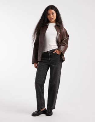 Miss Selfridge Petite - Gerade geschnittene Jeans in schwarzer Waschung