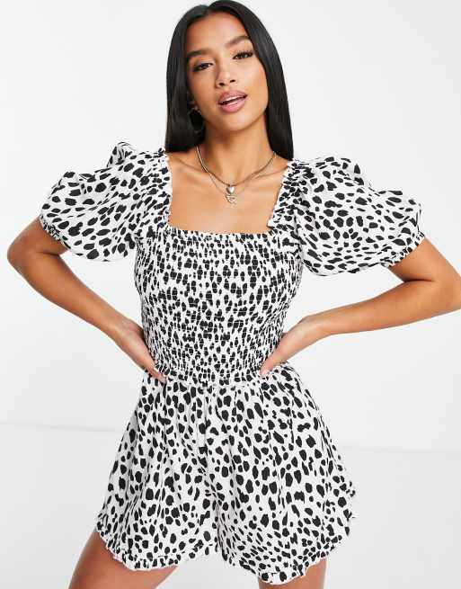 Miss Selfridge Petite – Geraffter Playsuit im Milchmädchen-Stil in Weiß, 3 von 4