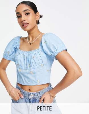 Miss Selfridge Petite - Gerafftes, kurzes Oberteil in Blau mit Stickereien