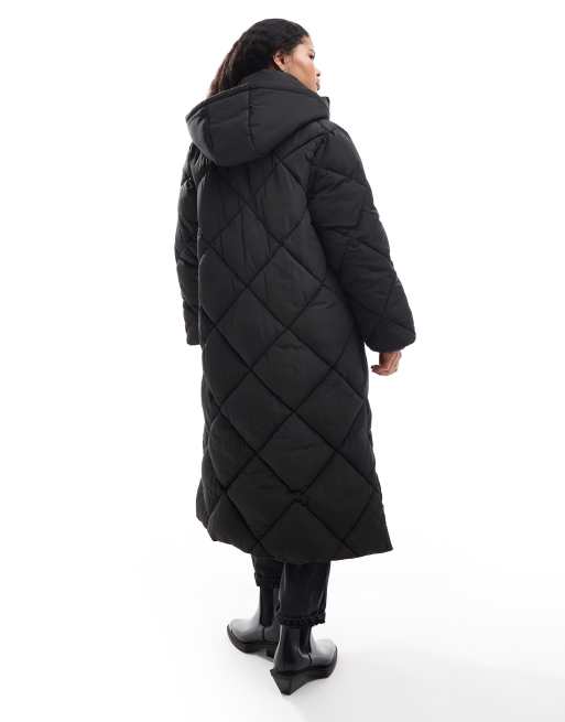 Miss Selfridge Petite – Gesteppter Maxi-Puffermantel in Schwarz mit Kapuze, 3 von 4