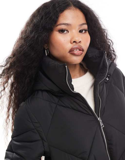Miss Selfridge Petite – Gesteppter Maxi-Puffermantel in Schwarz mit Kapuze, 4 von 4