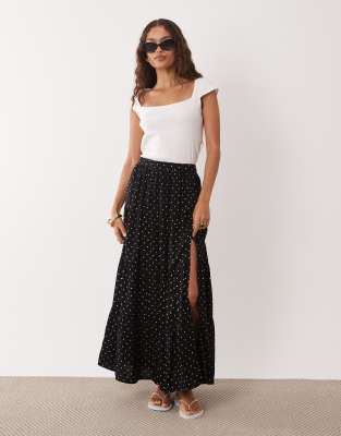 Miss Selfridge Petite - Gestufter Maxirock aus gesponnenem Stoff mit Punktemuster-Bunt