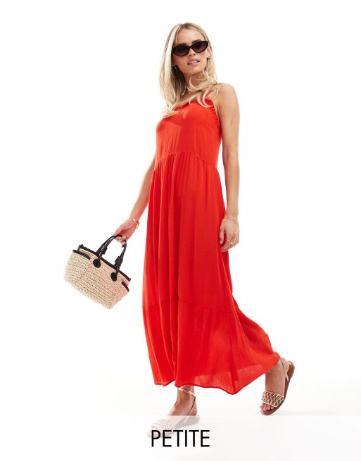 Miss Selfridge Petite – Gestuftes Maxi-Sommerkleid in Rot aus grob gewebtem Stoff