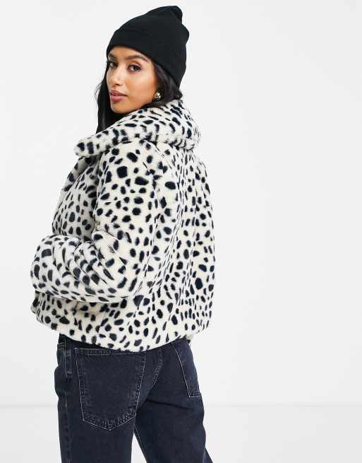 Miss Selfridge Petite - Giacca in pelliccia sintetica a pois neri, 3 di 4