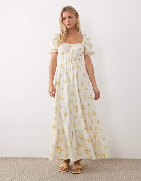 Miss Selfridge Petite - Hvid milkmaid-kjole i maxilængde i seersucker med pufærmer og blomsterprint - view 1