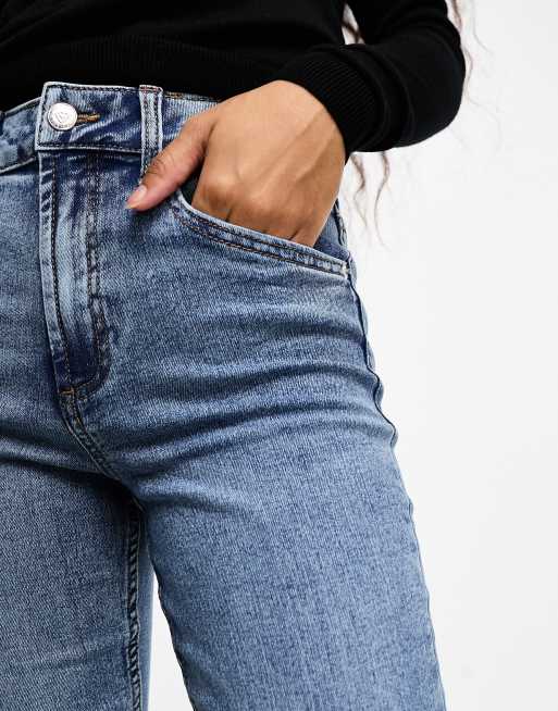Miss Selfridge Petite - Jeans a zampa lavaggio blu medio, 3 di 5