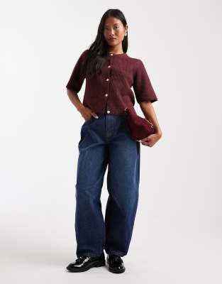 Miss Selfridge Petite - Jeans in indigoblauer Waschung mit abgerundetem Beinschnitt