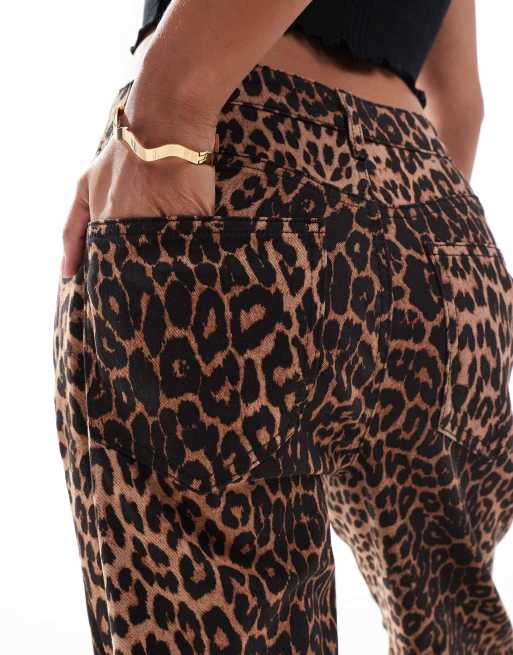 Miss Selfridge Petite – Jeans mit Leopardenmuster und geradem Schnitt, 2 von 5