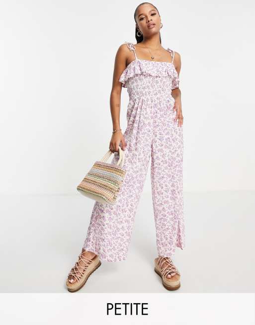 Miss Selfridge Petite - Jumpsuit met smokwerk, smalle bandjes en fijne print in lila - LILAC
