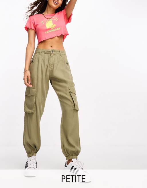 Miss Selfridge Petite – Kakifärgade cargobyxor med elastisk fåll