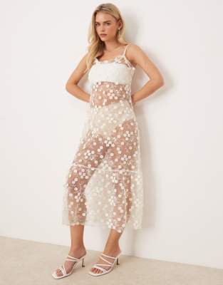 Miss Selfridge Petite - Kleid in Elfenbeinweiß mit 3D-Blumenmuster