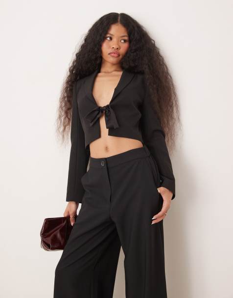 Miss Selfridge Petite – Kurzer Blazer in Schwarz mit Schleifendetail - view 1