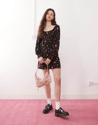 Miss Selfridge Petite - Kurzes, langärmliges Freizeitkleid mit Blümchenmuster-Bunt