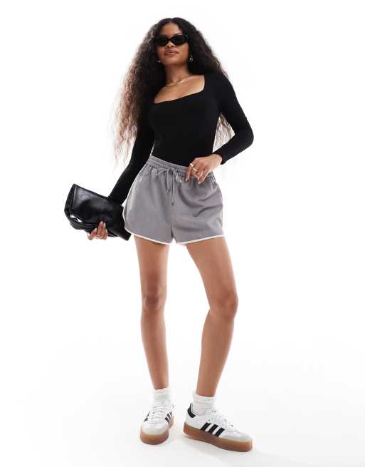 Miss Selfridge Petite – Langärmliger Body mit eckigem Ausschnitt in Schwarz, 2 von 4