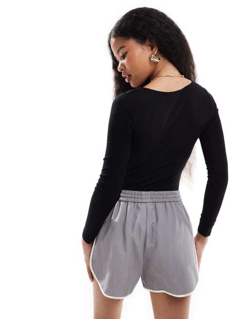 Miss Selfridge Petite – Langärmliger Body mit eckigem Ausschnitt in Schwarz, 3 von 4