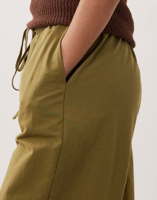 Miss Selfridge Petite linen blend wide leg trouser in olive, 4 of 5