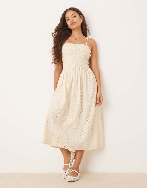 Miss Selfridge Petite – Maślanożółta sukienka maxi na ramiączkach z haftem angielskim