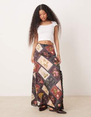 maxi skirt in patchwork postcard print-Multi