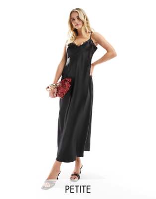 Miss Selfridge Petite - Maxi-Trägerkleid aus Satin mit Spitzenborte-Schwarz