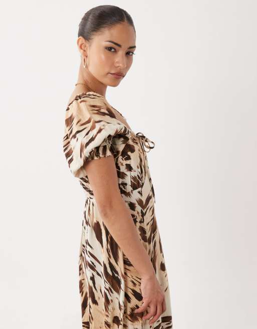Miss Selfridge Petite Maxikleid mit Puffärmeln und Animal-Print, 3 von 4