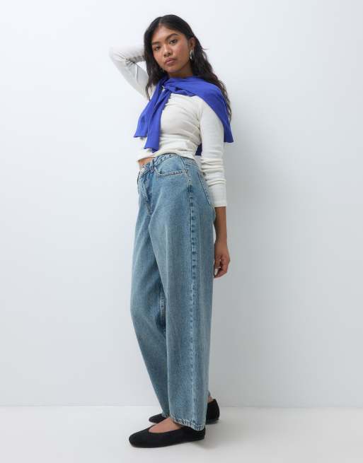 Miss Selfridge petite mid rise baggy jeans in vintage blue wash, 3 of 5