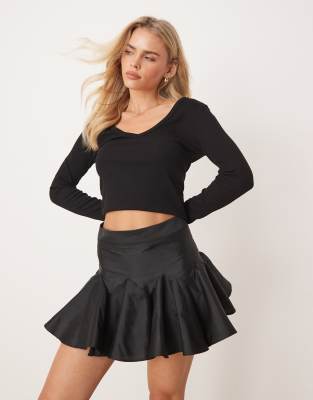 Miss Selfridge Petite - Minirock aus Taft in Schwarz