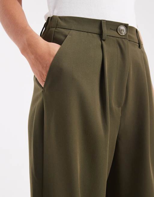 Miss Selfridge Petite – Olivgröna, figursydda byxor med vida ben, 2 av 5